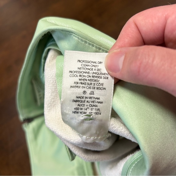 Alice + Olivia Faux Leather Green High-Waisted Shorts Size 10 - Picture 14 of 14